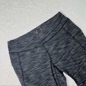 Lucy Crop Leggings Size Large.